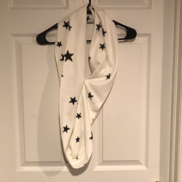 Old Navy Accessories - Infinity scarf